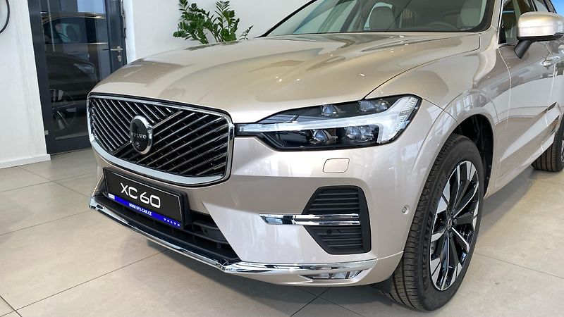 Volvo XC60 (2026) ULTRA BRIGHT, B5 AWD, 184+10 k - fotka 3 z 15