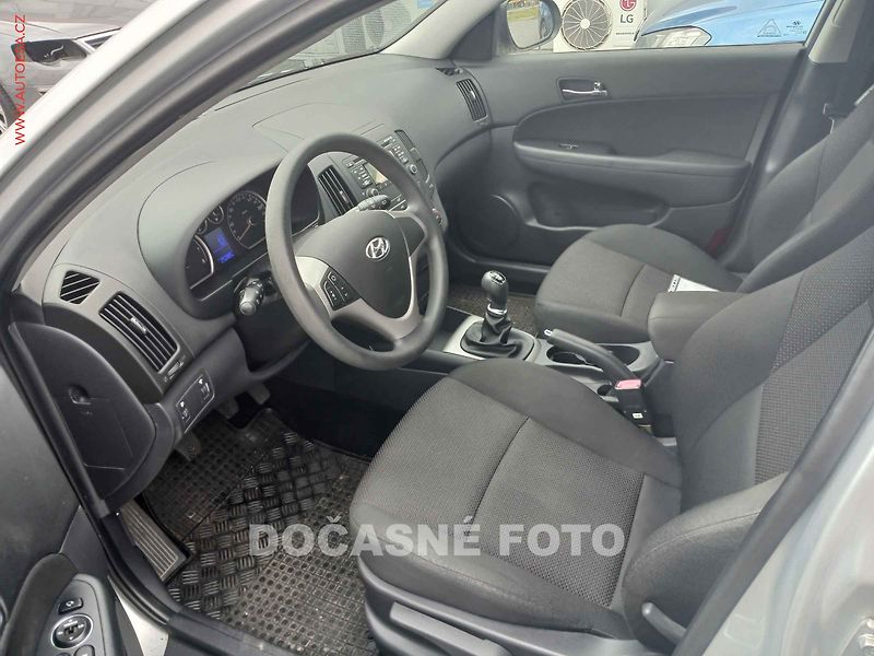 Hyundai i30 (2010) 1.4i, 1.maj,ČR, 1. majitel - fotka 3 z 3