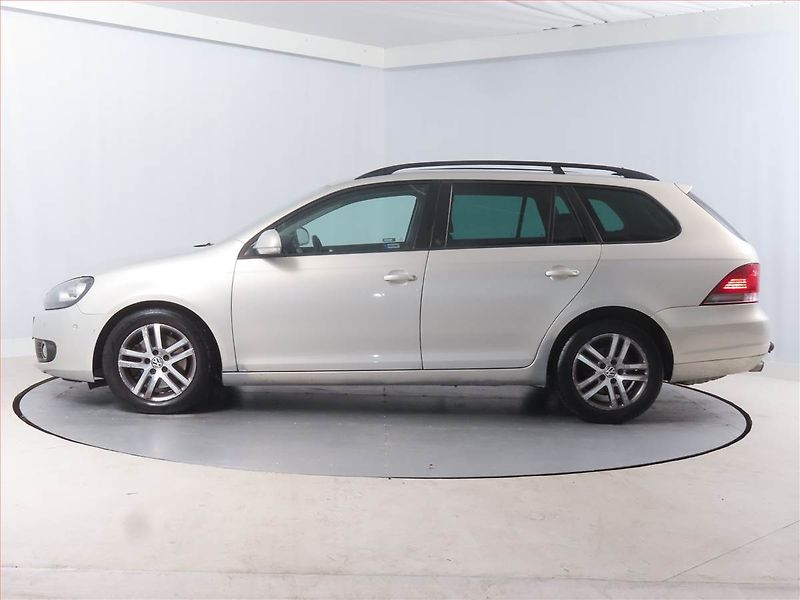 Volkswagen Golf (2010) Comfortline 1.6 TDI, 4X4 - fotka 3 z 14