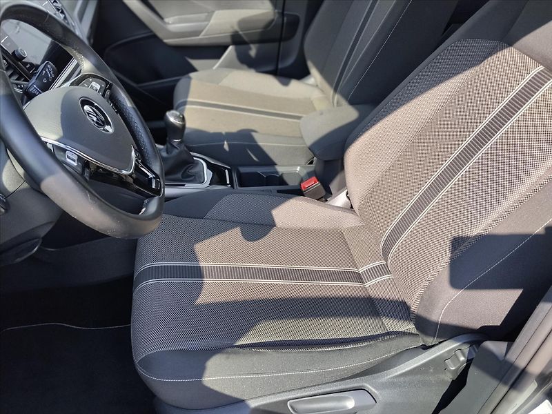 Volkswagen T-Roc 1,5   1,5TSI 110Kw - fotka 18 z 31