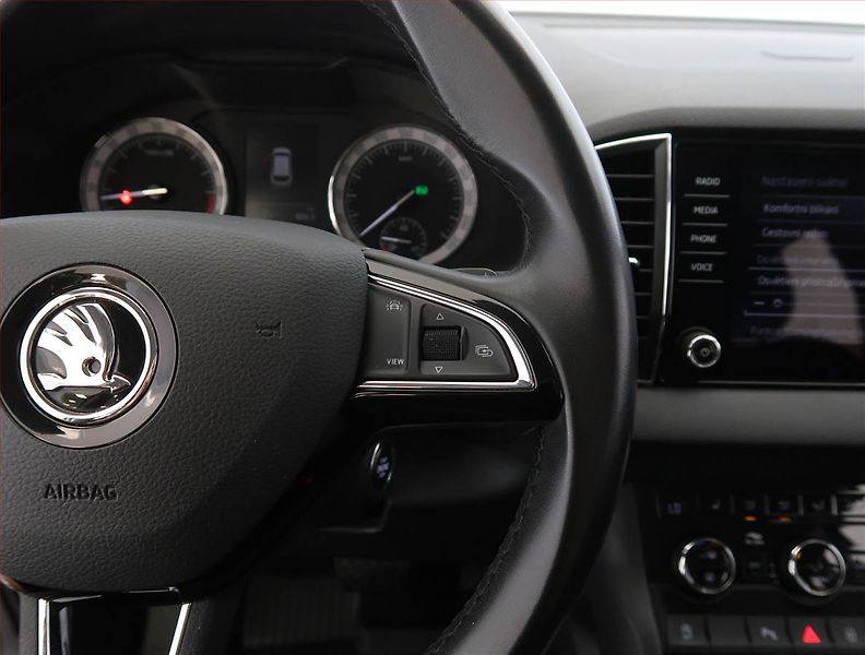Škoda Karoq (2019) 2.0 TDI, 4X4, Automat - fotka 26 z 29