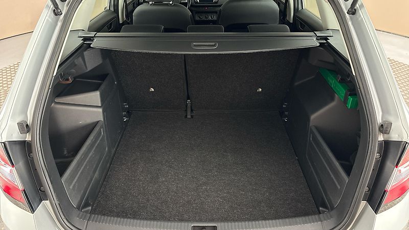 Škoda Fabia 1.0 TSI Ambition Combi - fotka 17 z 24