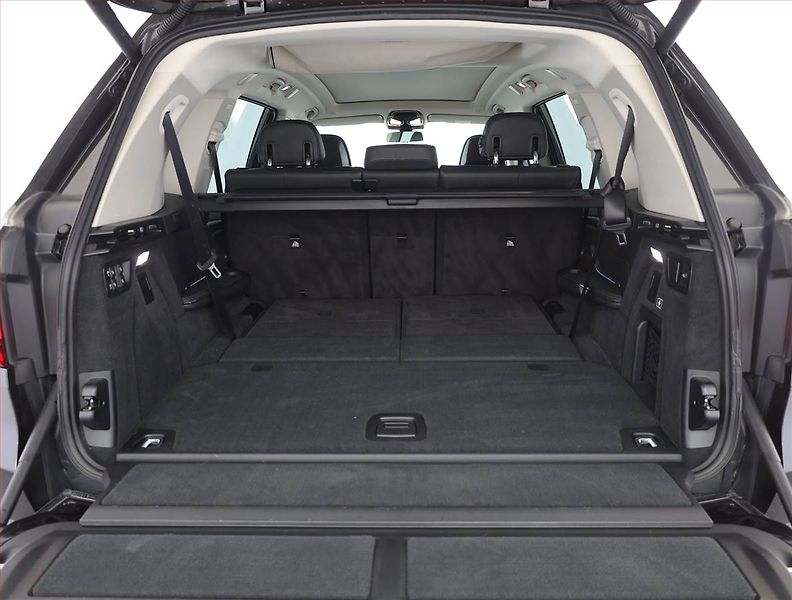 BMW X7 (2020) xDrive40i - fotka 22 z 28