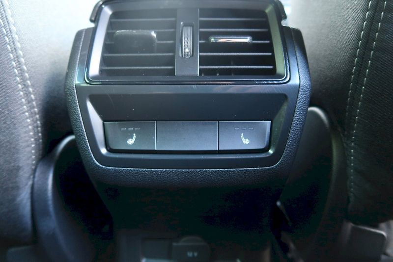 Škoda Karoq (2025) SportLine 2,0 TDi/110 kW 4X4DS - fotka 18 z 32