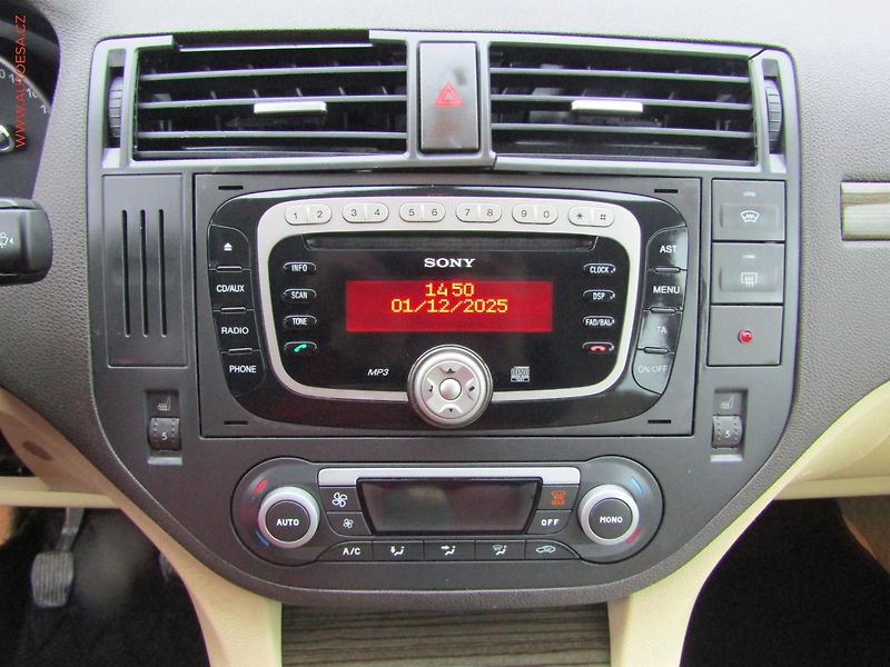 Ford C-MAX (2008) 1.8 TDCi, ČR, AC - fotka 14 z 17