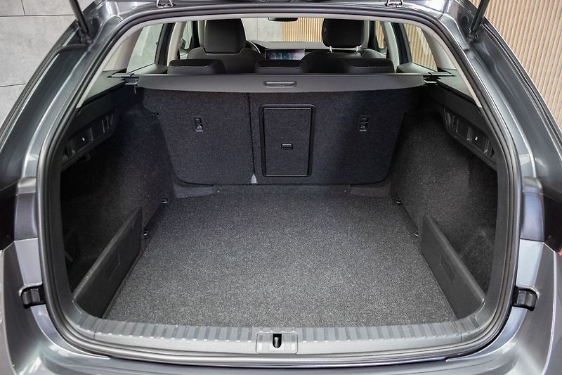 Škoda Octavia 1.5 TSI STYLE*KESSY*DPH*ČR 1.M - fotka 35 z 37