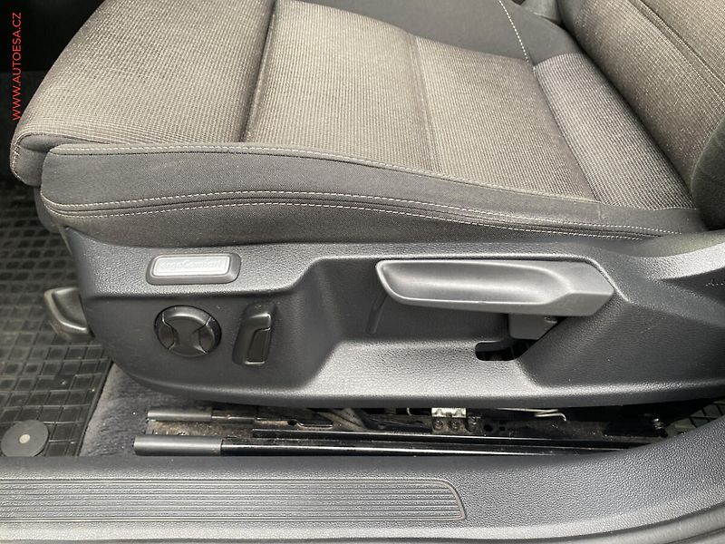 Volkswagen Passat (2017) 1.8 TSi, ČR, Comfortline, LED - fotka 14 z 18