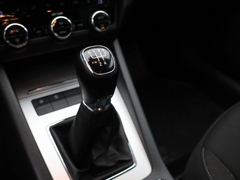 Škoda Octavia 1,6 TDI 85kW Ambition - fotka 23 z 32