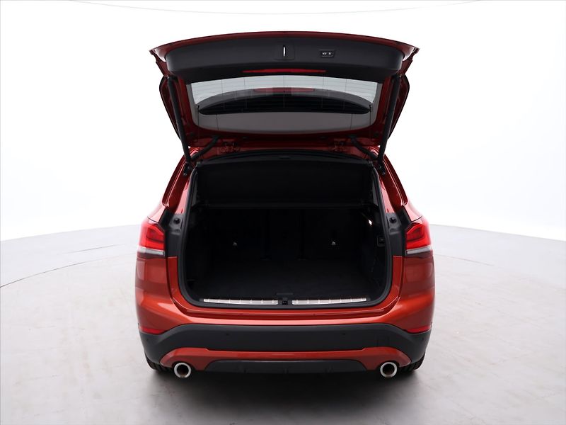 BMW X1 2,0 20d 140kW xD Aut. CZ DPH - fotka 9 z 34