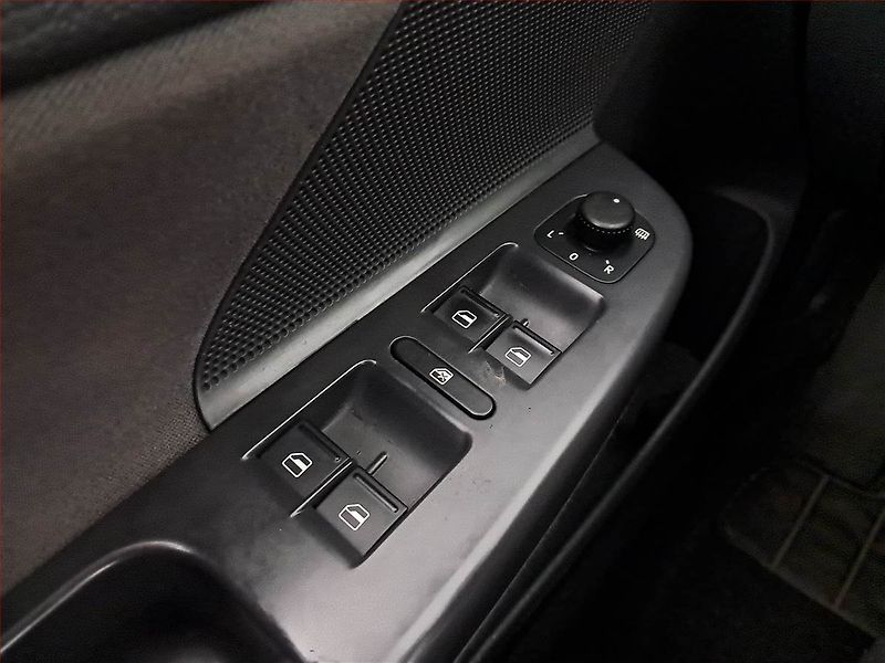Volkswagen Golf (2009) 1.9 TDI, po STK, jezdí výborně - fotka 15 z 15