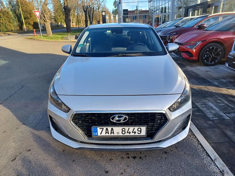 Hyundai i30 1.0 T-GDI 88kW Čr - fotka 2 z 18