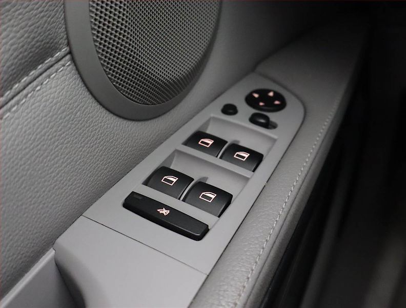BMW Řada 3 (2011) 330 d xDrive, 4X4, Automat - fotka 15 z 20
