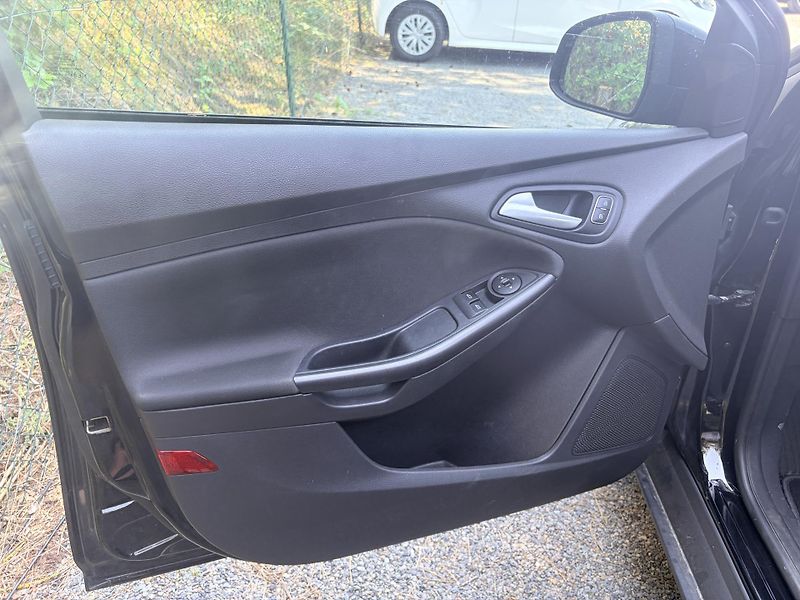 Ford Focus 1.0 EcoBoost   - fotka 5 z 29