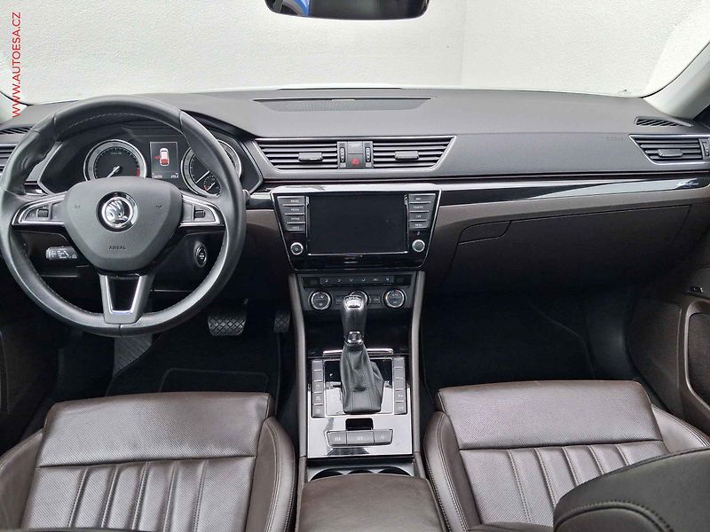 Škoda Superb (2017) 2.0TDi, DSG, bixen, kůže - fotka 8 z 21