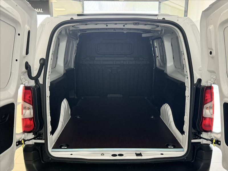 Opel Combo (2024) 1.2 Van L1H1 1.2 TURBO 81kW MT - fotka 5 z 6