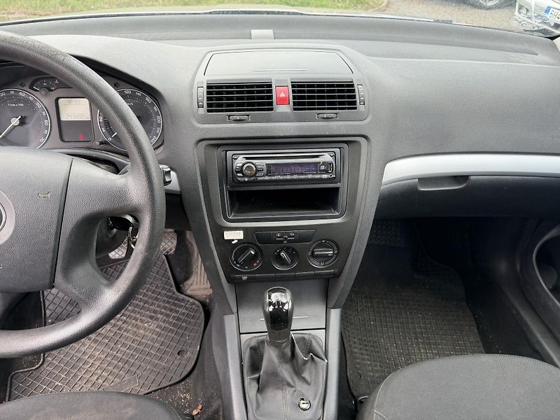 Škoda Octavia 1.6i - fotka 16 z 20