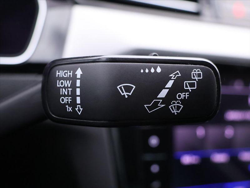 Volkswagen Passat 2,0 TDI 110kW DSG Matrix DPH - fotka 23 z 39