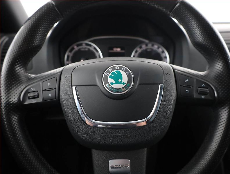 Škoda Octavia (2012) RS 2.0 TSI, Automat - fotka 8 z 15