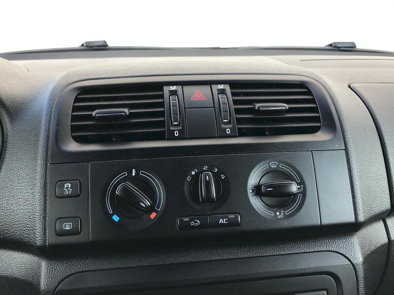 Škoda Fabia (2014) COM TSI AMBIE L4 63/1,2 - fotka 16 z 22