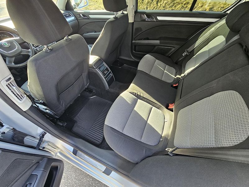 Škoda Superb (2011) 2.0TDI - fotka 13 z 19