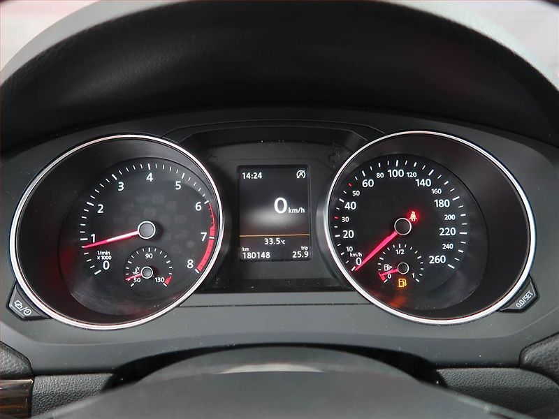 Volkswagen Jetta (2015) 1.2 TSI, Serv.kniha - fotka 11 z 18