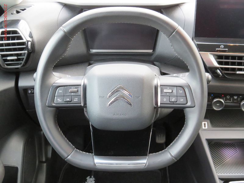 Citroën C4 (2021) 1.2 PT, 1.maj,ČR, LED, navi - fotka 16 z 36