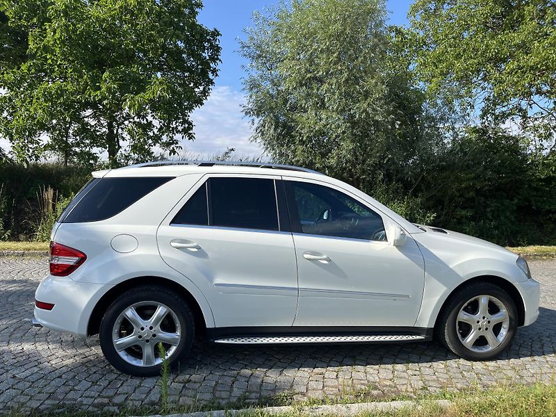 Mercedes-Benz Třídy M (2009) originál AMG facelift exteriér - fotka 9 z 23