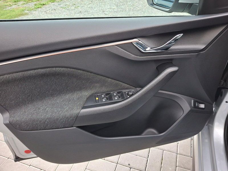 Škoda Kamiq (2023) Style 1,0TSi 81kW - fotka 33 z 35