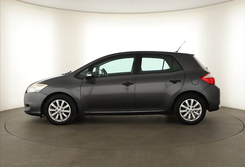 Toyota Auris (2011) 1.6 Valvematic, ČR,1.maj - fotka 3 z 15