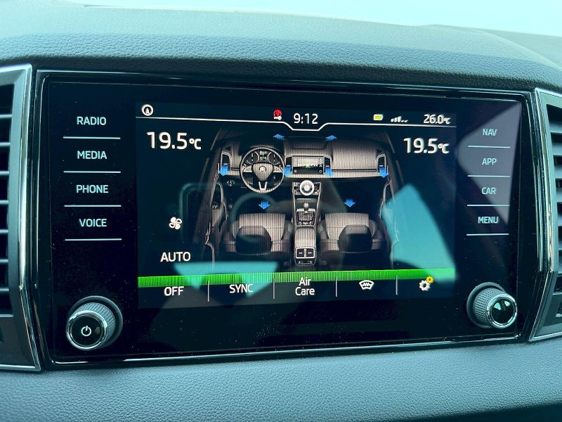 Škoda Karoq (2020) 1.5 TSI 110kW Drive 125 Let - fotka 20 z 35