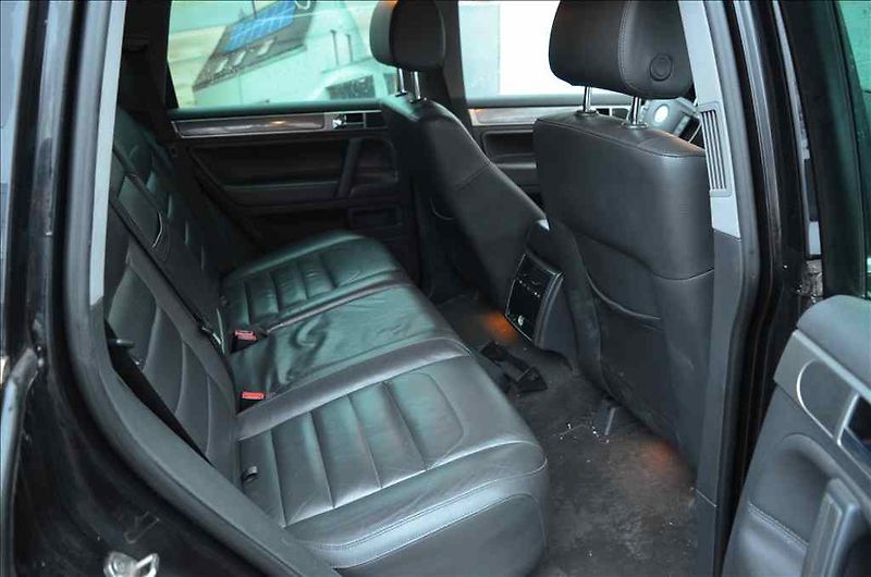 Volkswagen Touareg (2008) 2,5 TDI - fotka 16 z 19