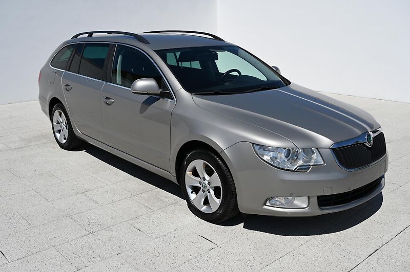 Škoda Superb 2.0TDI 103KW Ambition 9/2012 - fotka 3 z 38