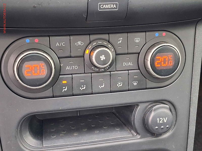 Nissan Qashqai (2012) 2.0 4x4, Tekna, xenon, navi - fotka 15 z 19
