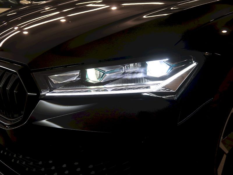 Škoda Superb (2025) iV SPORTLINE 1.5TSI 150KW NAVI - fotka 10 z 47