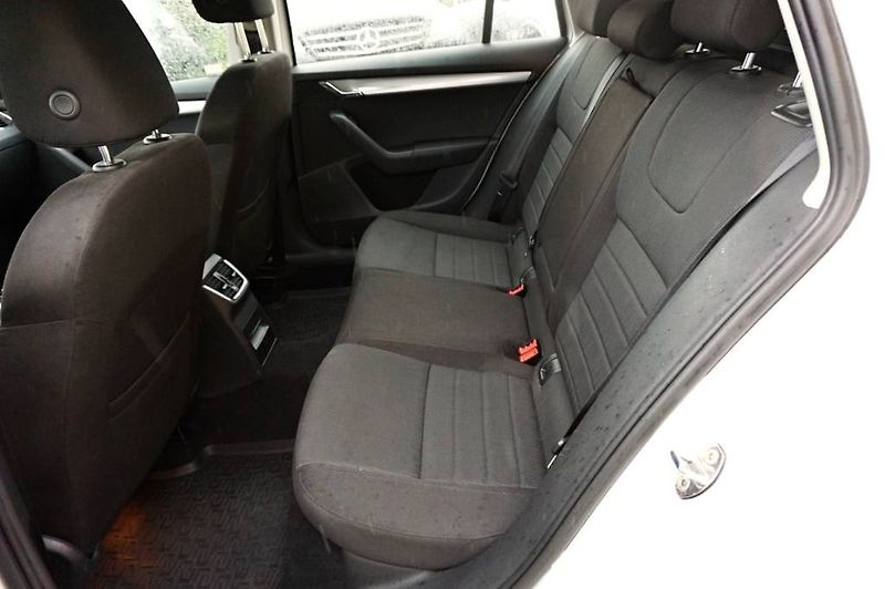Škoda Octavia (2013) STYLE 2,0 TDI 110 kW - fotka 21 z 40
