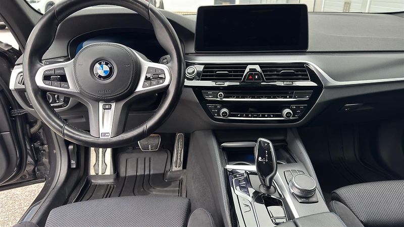 BMW Řada 5 530e xDrive Mpaket - fotka 6 z 14