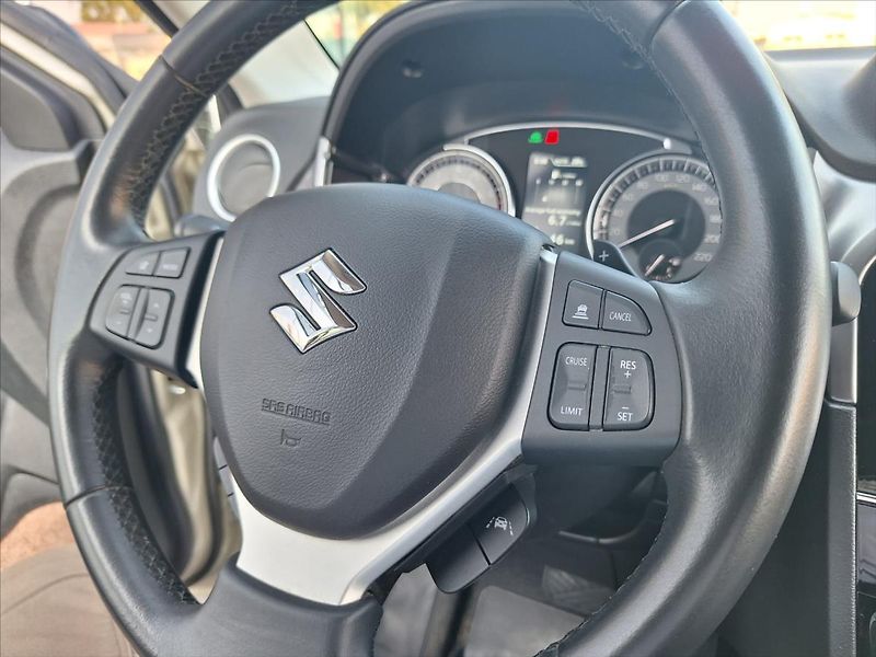 Suzuki Vitara 1,5 DualJet Hybrid  4WD AT CZ - fotka 11 z 16