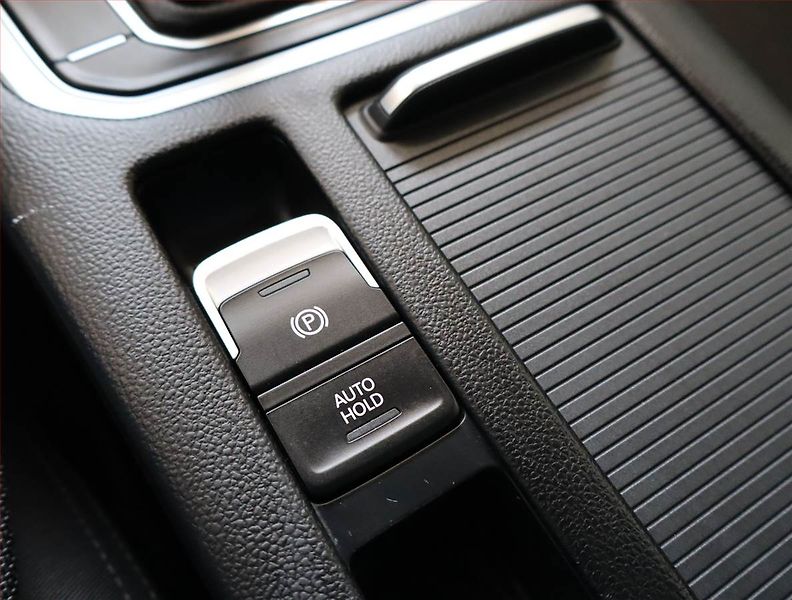 Volkswagen Passat (2015) 2.0 TDI, Navi, Tempomat - fotka 18 z 22