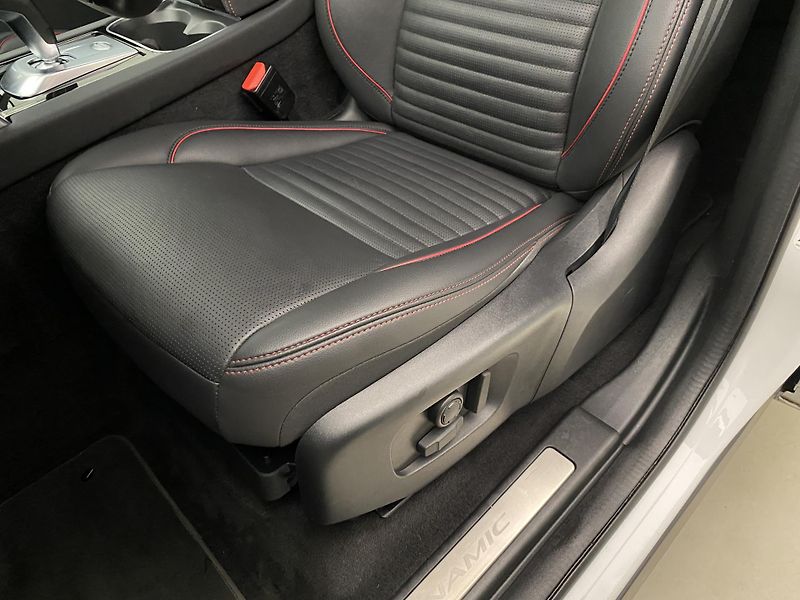 Land Rover Discovery Sport P200 R-DYNAMIC SE AWD AUT - fotka 24 z 47