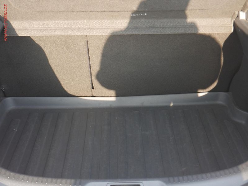 Renault Mégane (2011) 1.6 i, 1.maj,ČR, AC, temp - fotka 7 z 15
