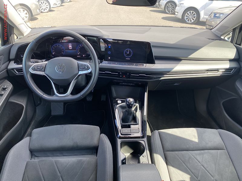 Volkswagen Golf (2023) 1.5TSi, ČR, LED, kamera - fotka 8 z 15