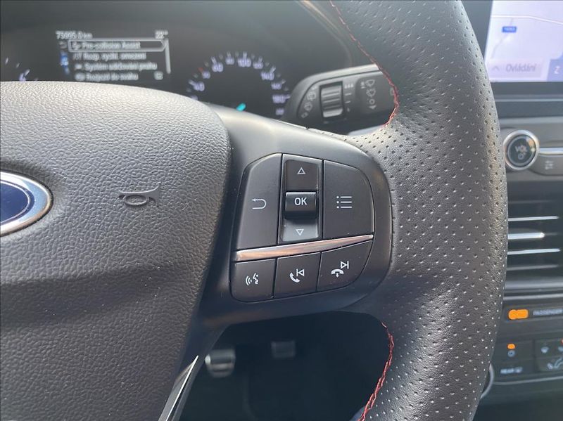 Ford Focus 1,5 TDCi  ST-line / záruka - fotka 25 z 42