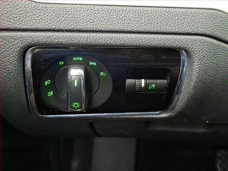 Škoda Superb (2012) 2.0 TDI, Automat, Tažné - fotka 19 z 19
