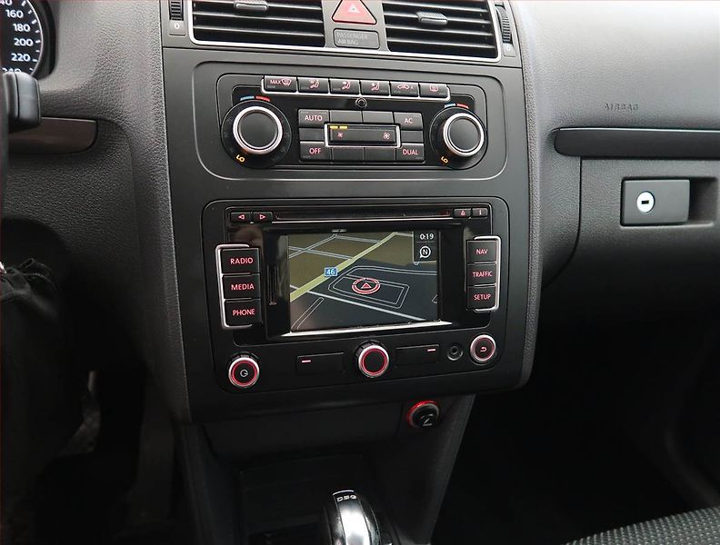 Volkswagen Touran (2011) Comfortline 2.0 TDI, Automat - fotka 16 z 23