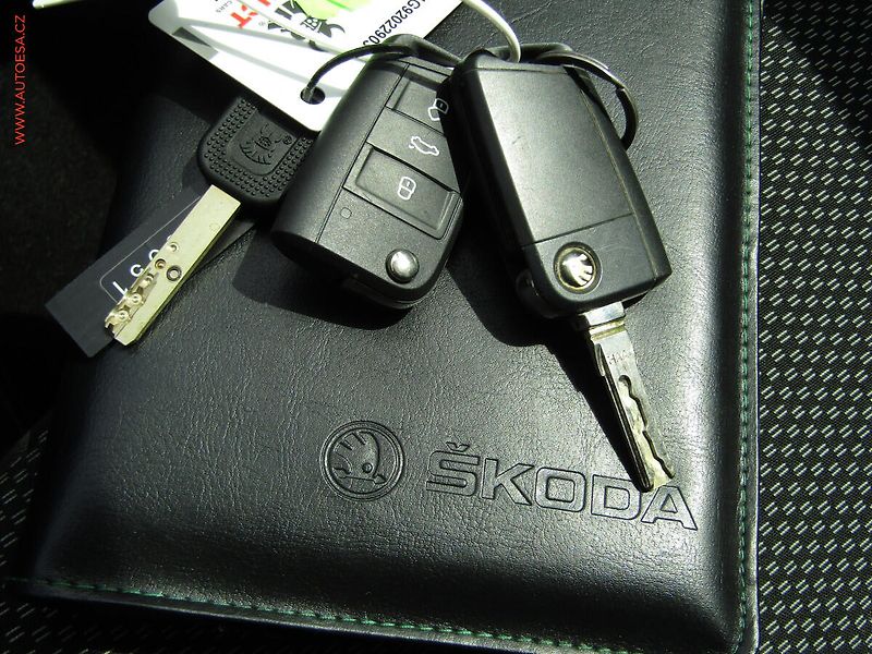 Škoda Octavia (2014) 1.6TDi, ČR, Ambiente, TZ - fotka 15 z 16