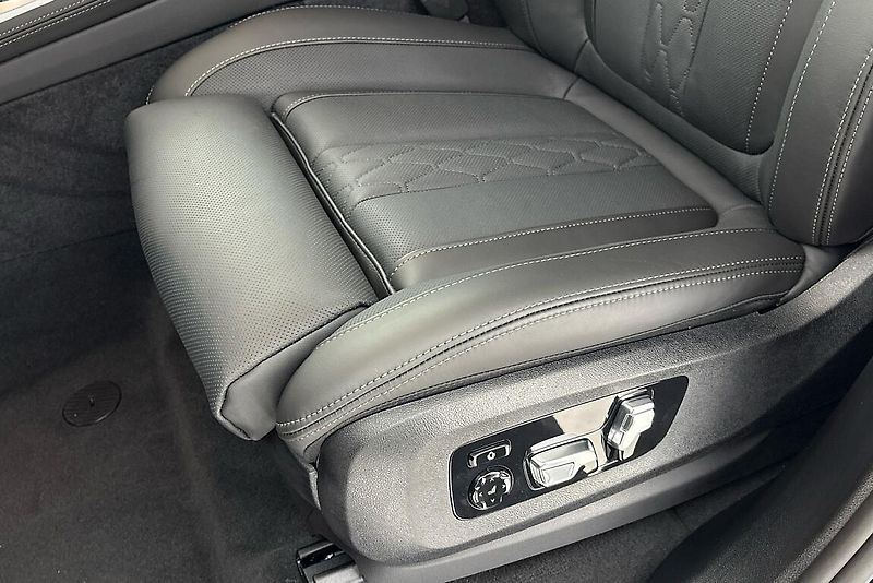 BMW X7 xDrive40d - fotka 7 z 29