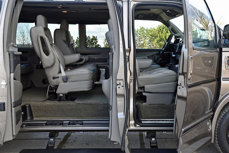 Chevrolet Express EXPLORER LIMITED SE 6.6 V8,DPH - fotka 34 z 55