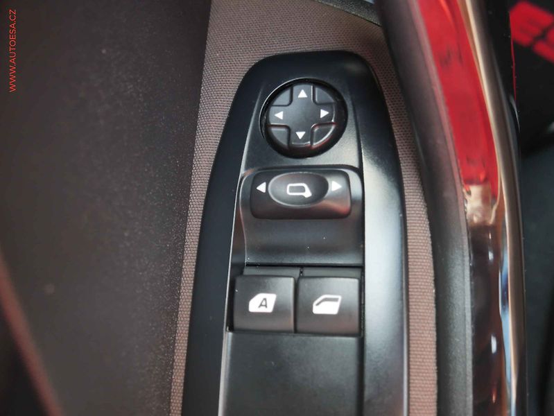 Peugeot 2008 (2014) 1.6i LPG, ČR - fotka 12 z 15