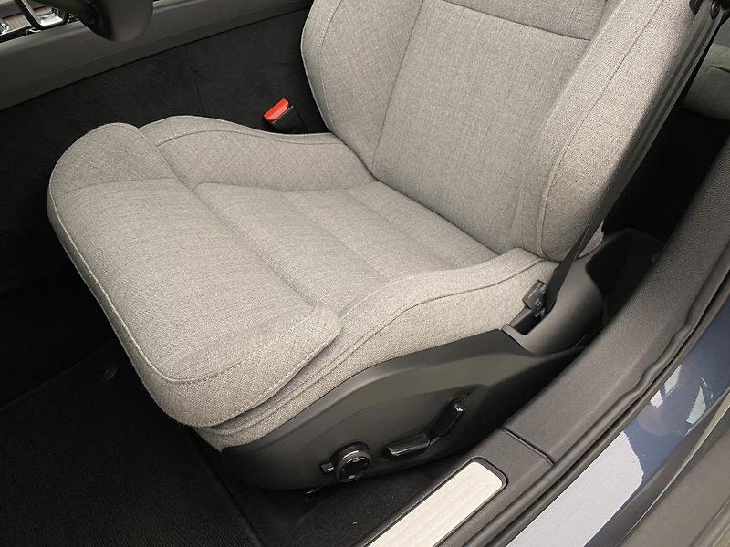 Volvo V60 CC B4 AWD BRIGHT PLUS AUT  - fotka 25 z 41