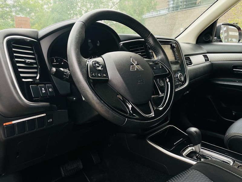 Mitsubishi Outlander 2.2D 4x4 1MAJ TAŽNÉ SERVISKA  - fotka 26 z 42
